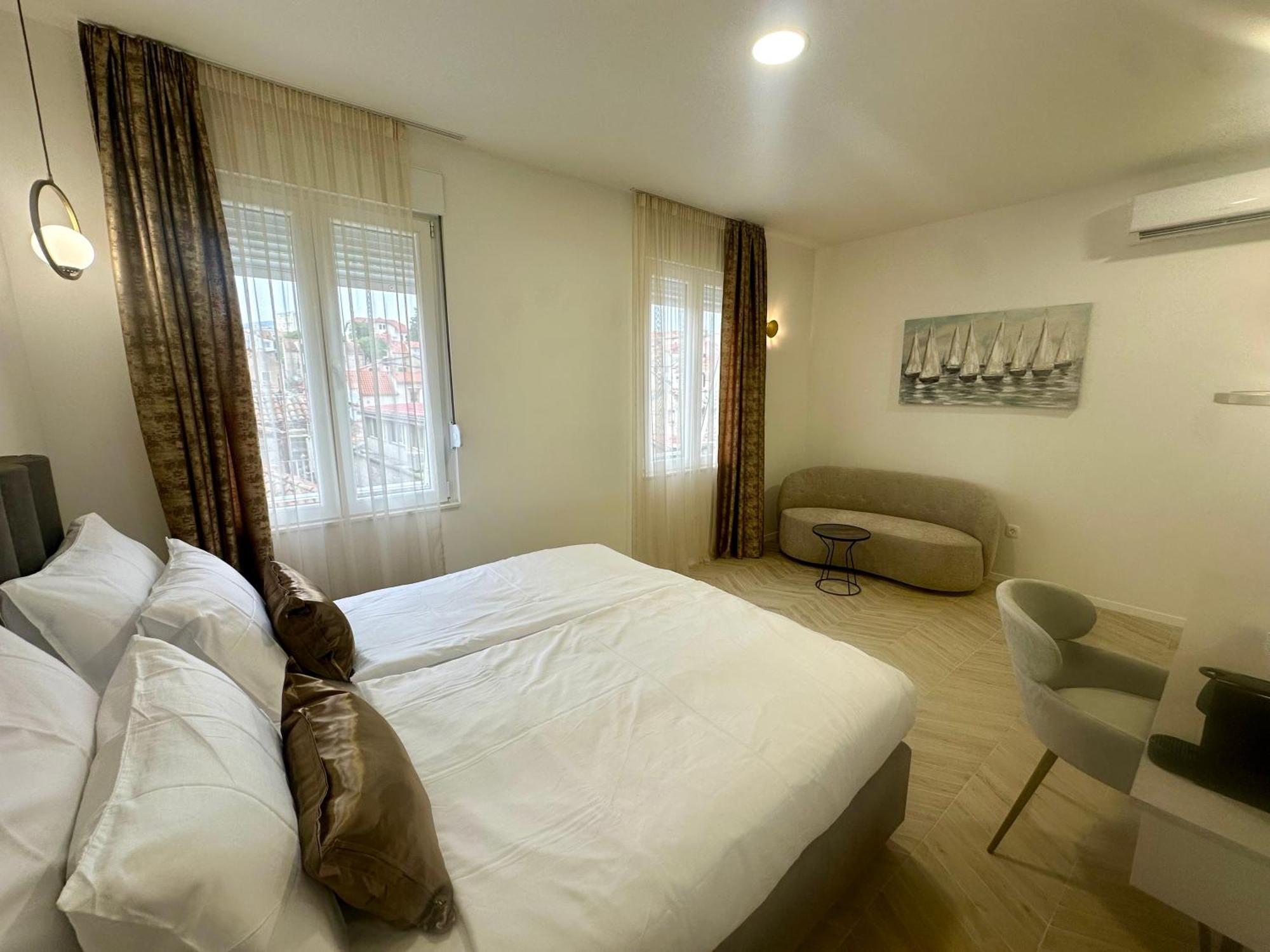 Mariani Luxury Rooms In Center Split Exterior photo