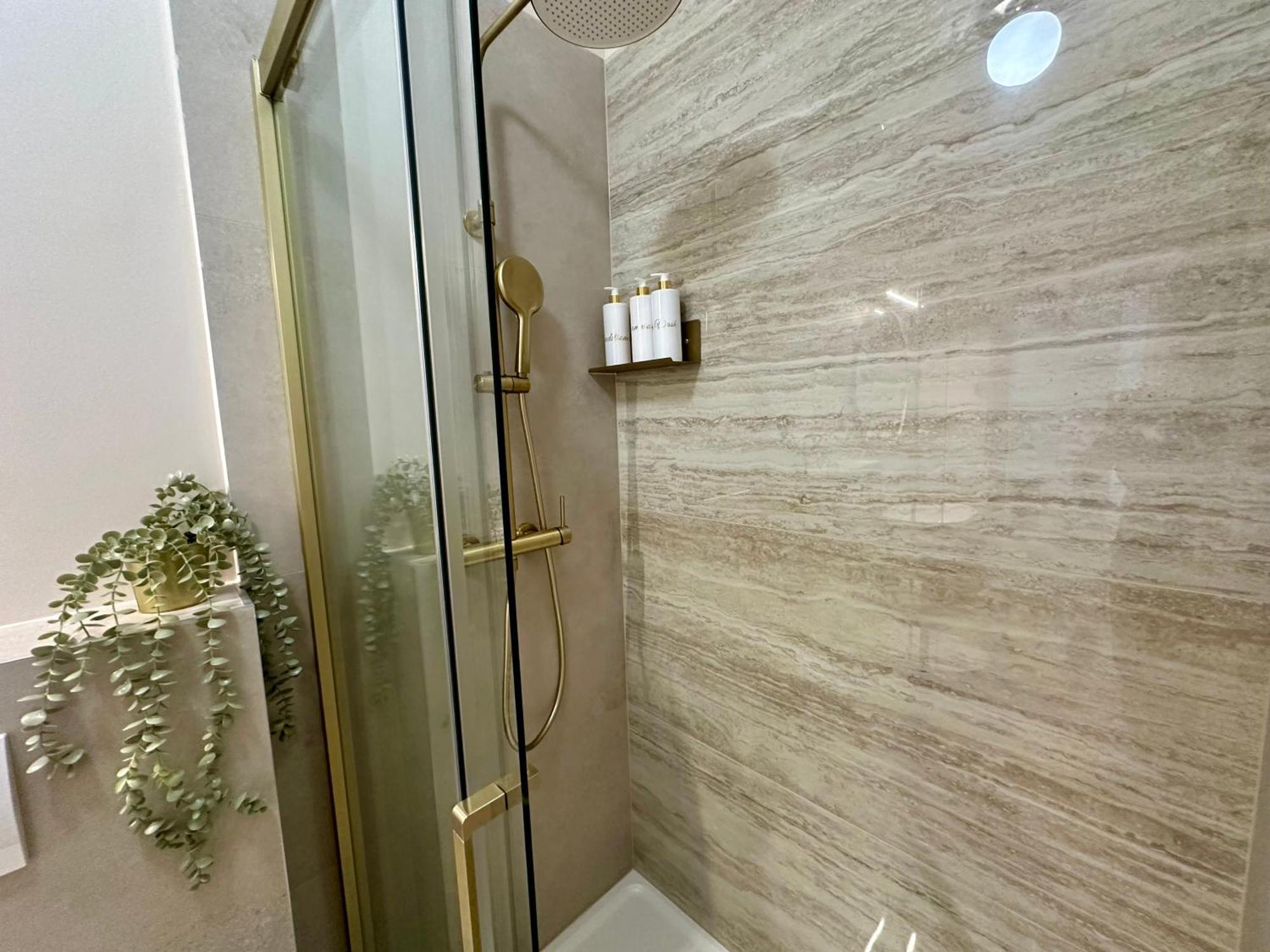 Mariani Luxury Rooms In Center Split Exterior photo