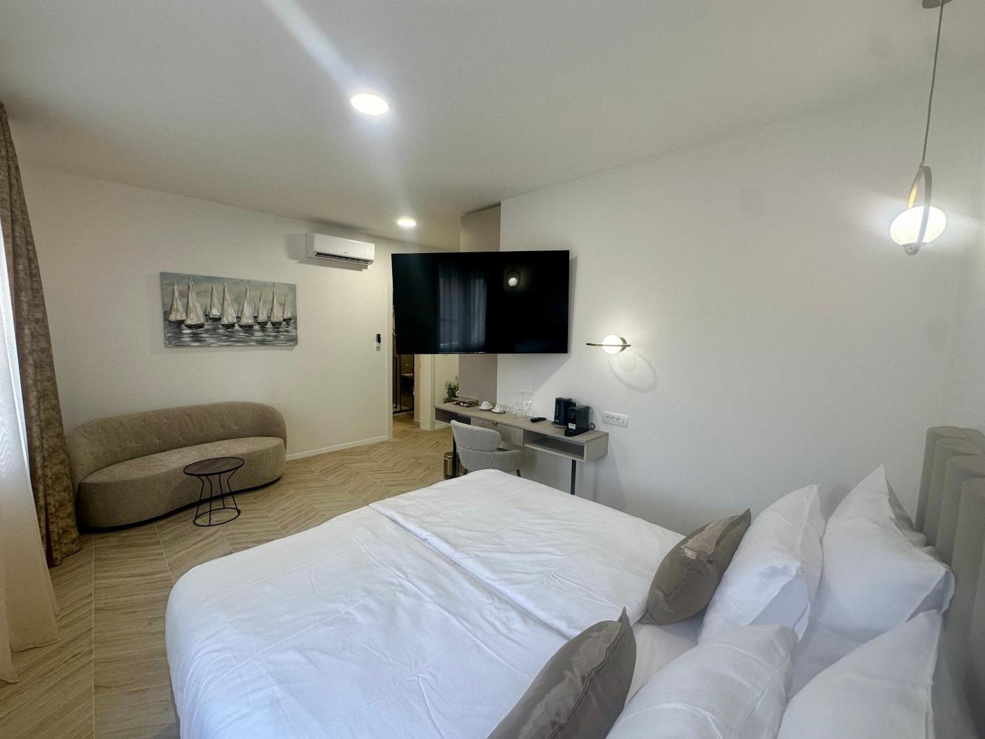Mariani Luxury Rooms In Center Split Exterior photo