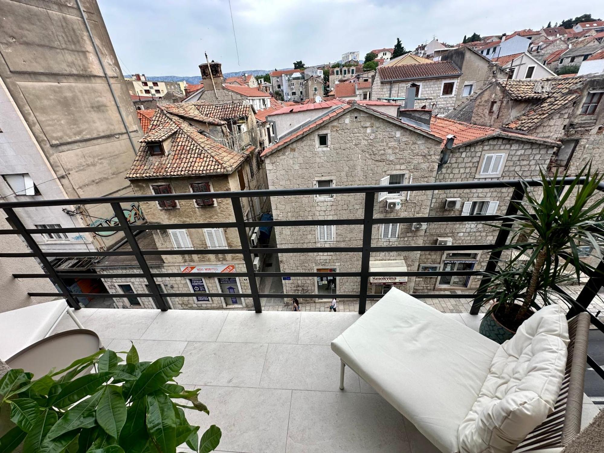 Mariani Luxury Rooms In Center Split Exterior photo