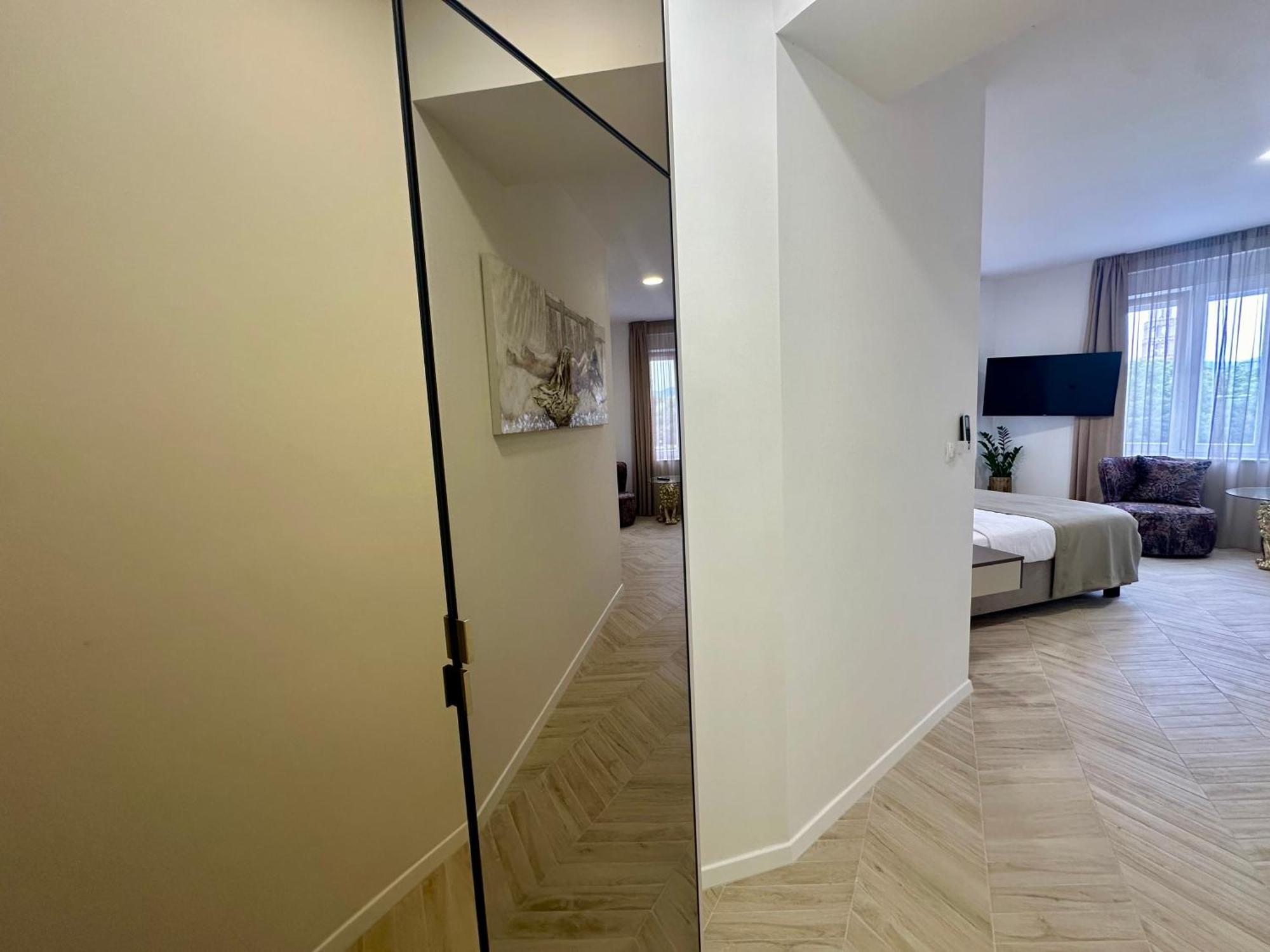 Mariani Luxury Rooms In Center Split Exterior photo