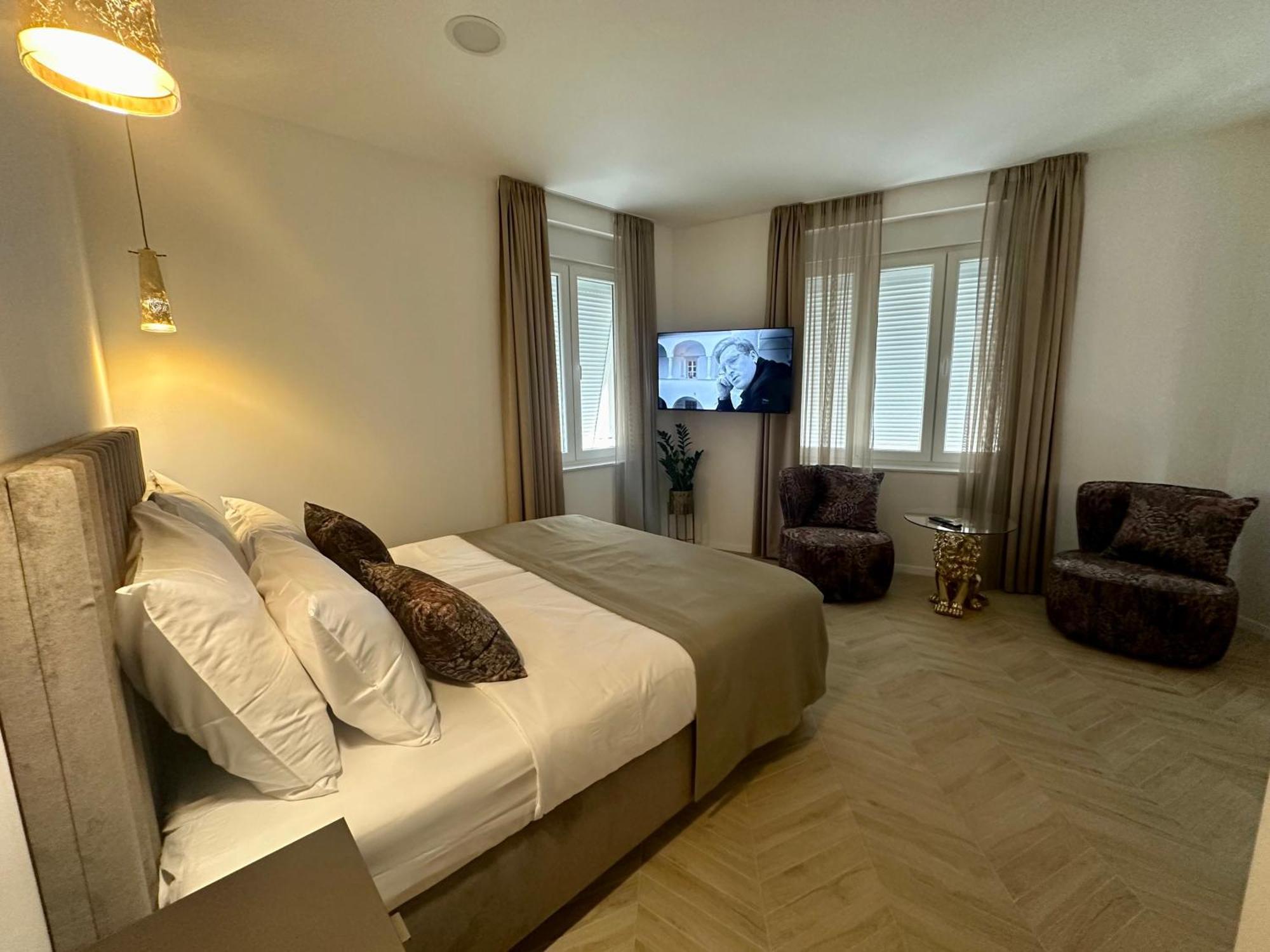 Mariani Luxury Rooms In Center Split Exterior photo